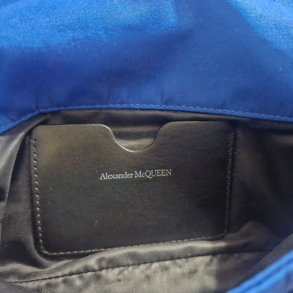 Alexander McQueen Skull Faille Cross-body Bag - Picture 13 of 13